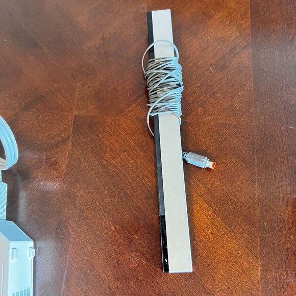 Nintendo Wii RVL-001 Console White With Cords & Sensor Bar Tested - Picture 10 of 10